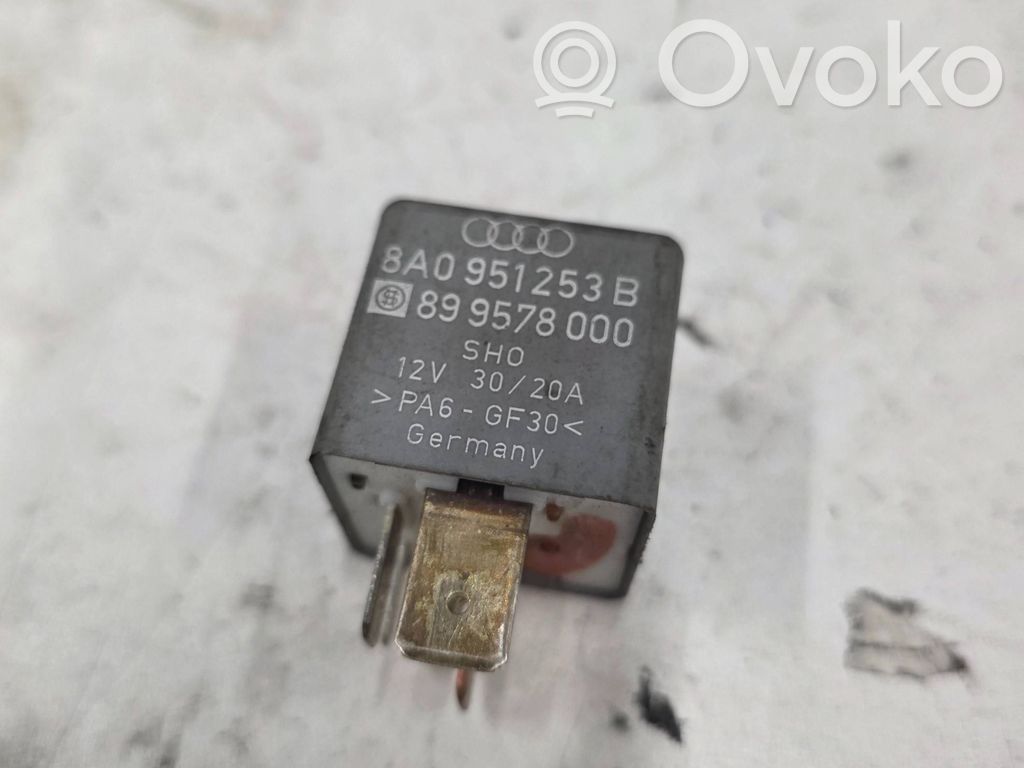 Audi A4 S4 B5 8D Muu rele 