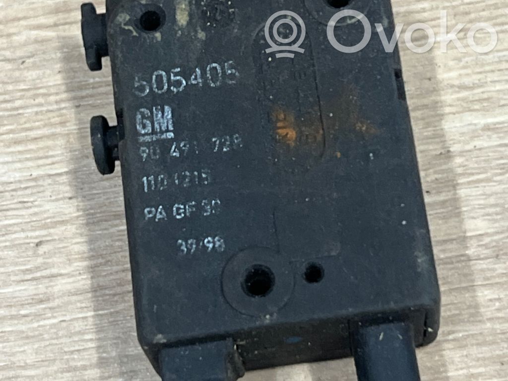 Opel Zafira A Motor de bloqueo de puertas 