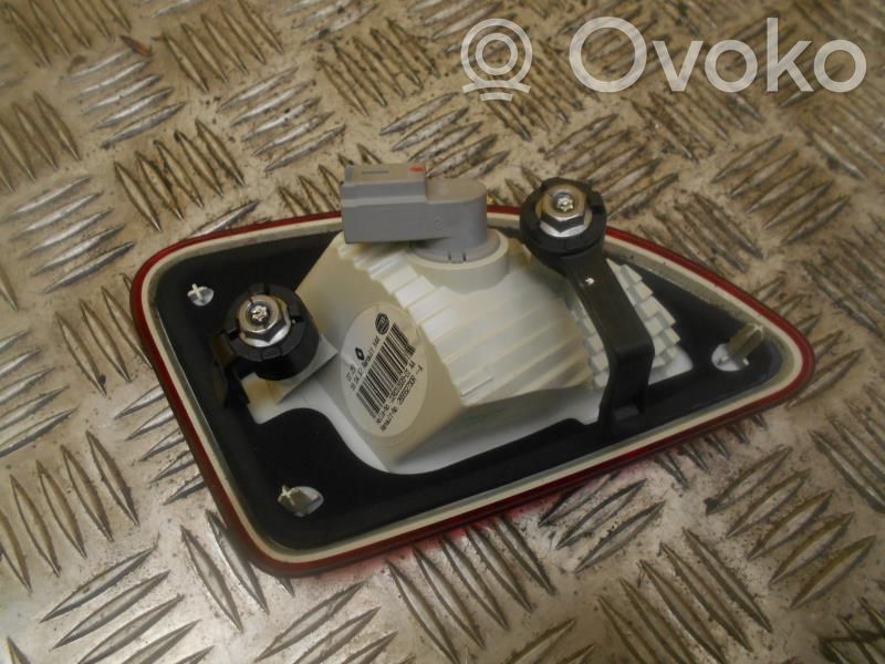 Renault Twingo II Lampy tylnej klapy bagażnika 