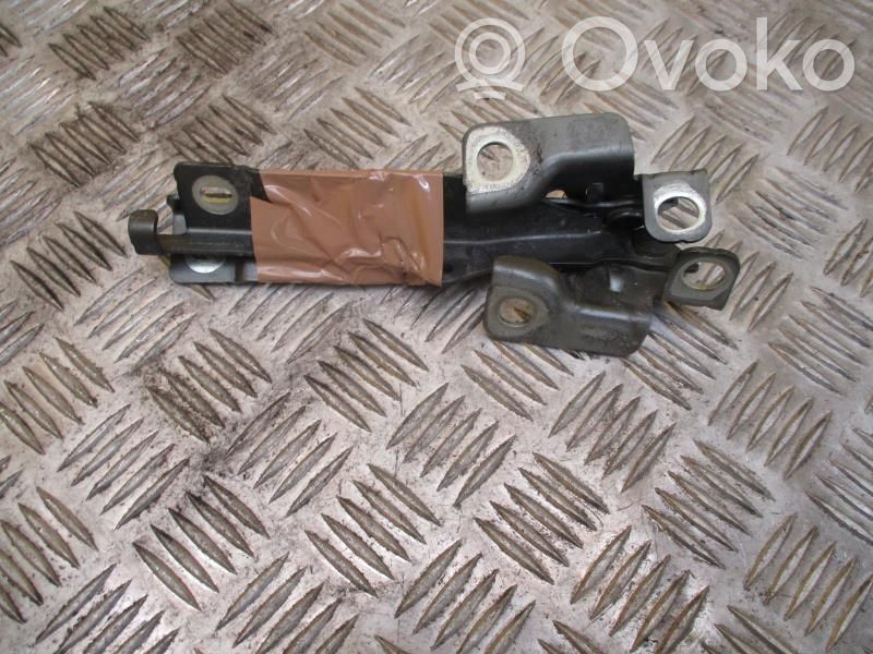 Engine bonnet/hood hinges