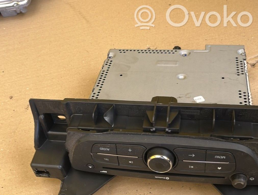 Renault Kangoo II Panel / Radioodtwarzacz CD/DVD/GPS 