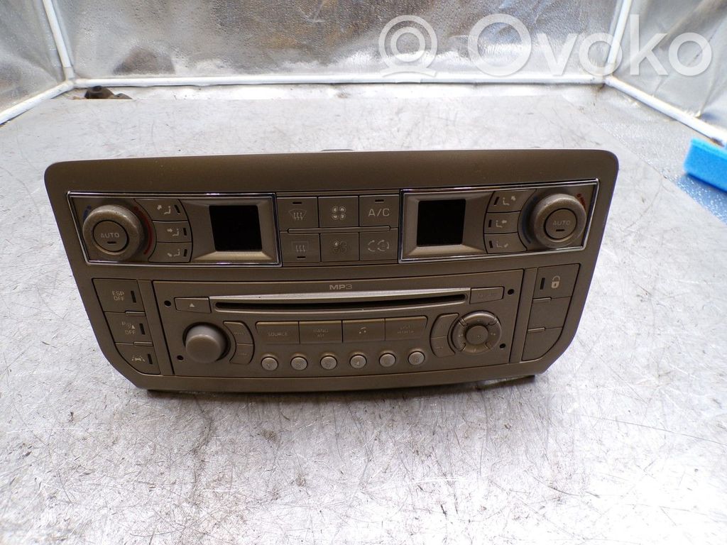 Radio / CD-Player / DVD-Player / Navigation