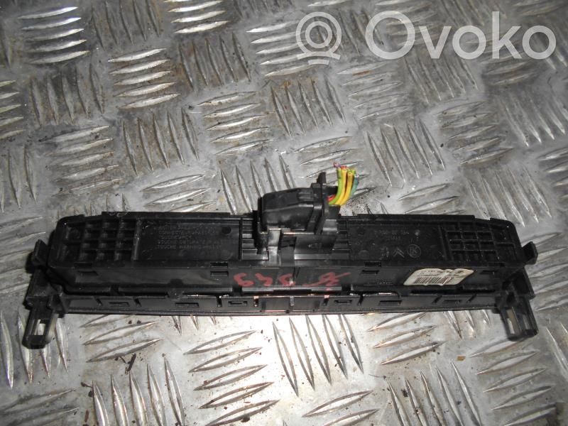 Botón interruptor de luz de peligro