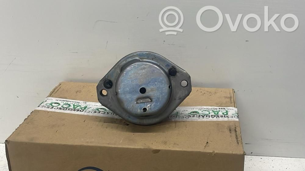 Soporte de montaje del motor   6762608