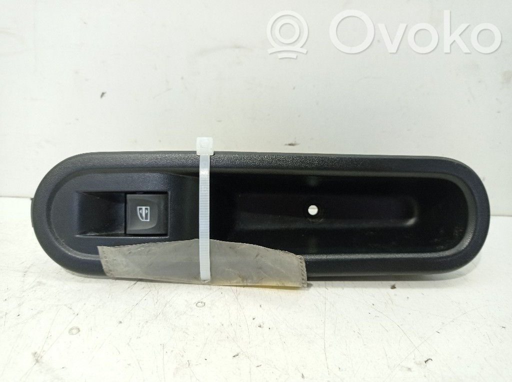 Renault Twingo III Electric window control switch 