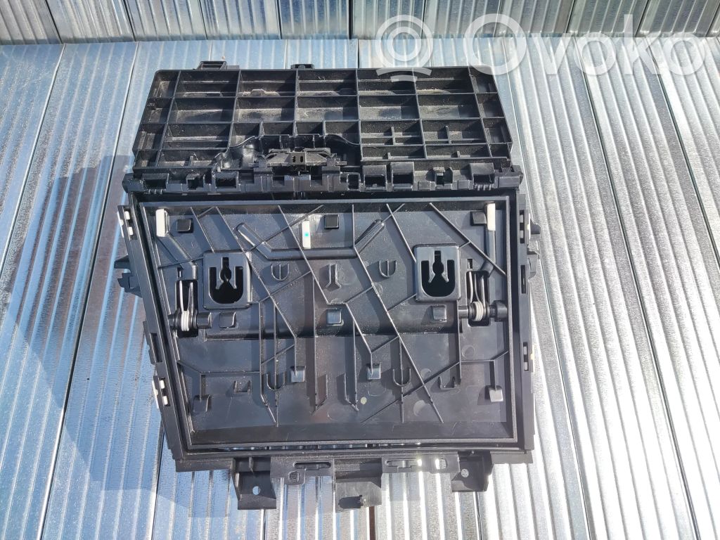 BMW 3 G20 G21 Mantu nodalījums 