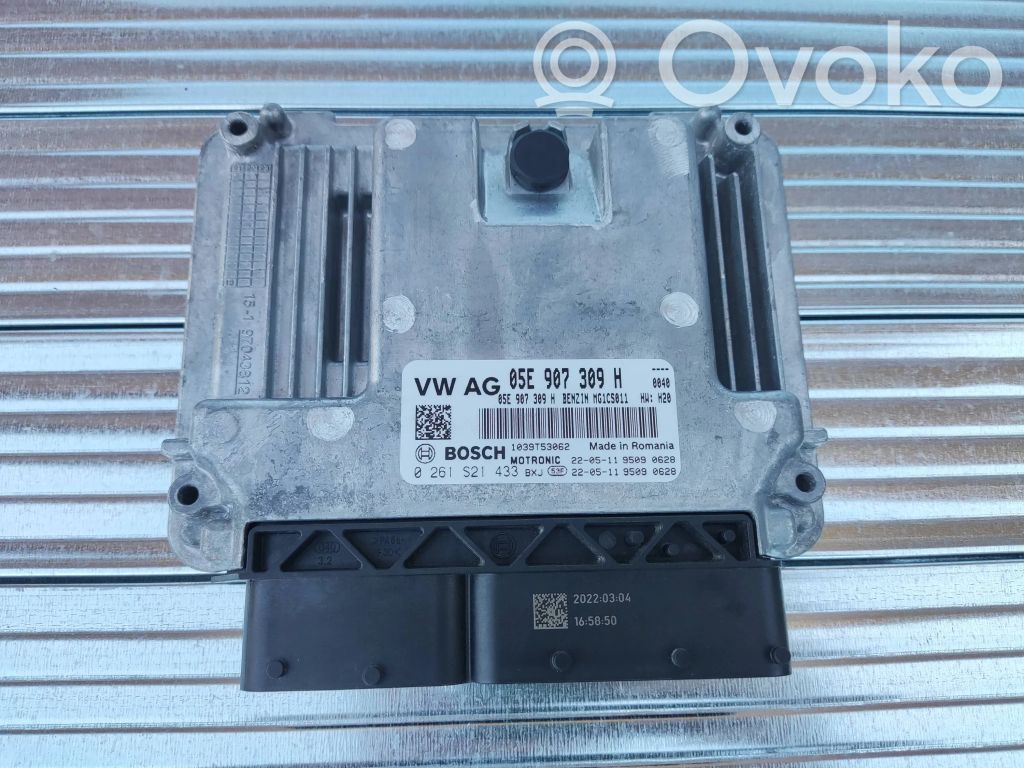 Volkswagen Touran III Engine control unit/module 