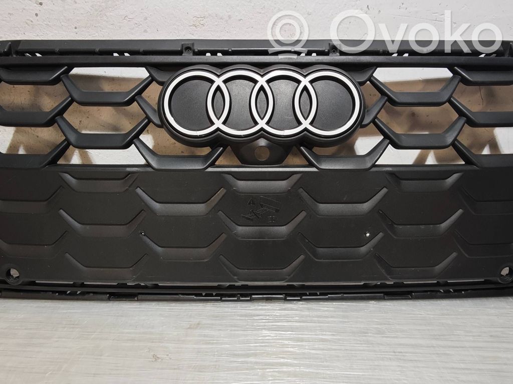 Audi A5 Grotelės priekinės 