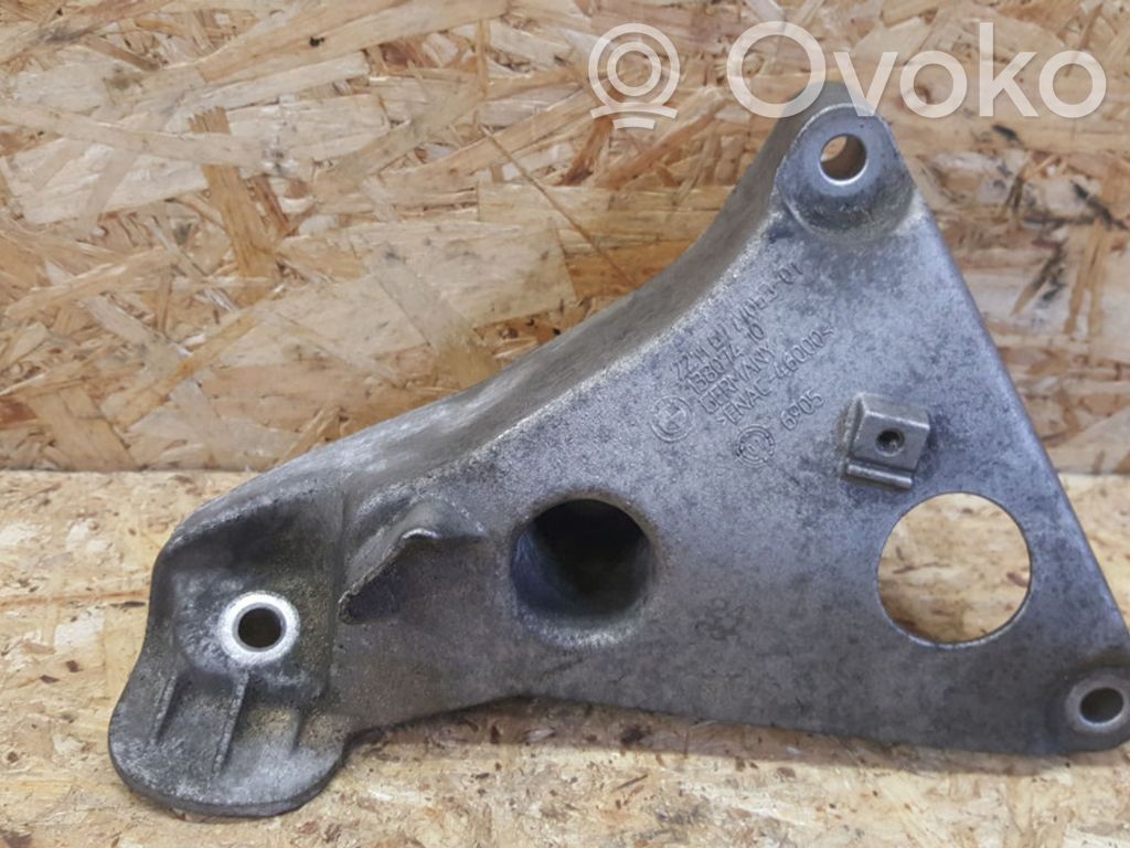 Engine mounting bracket   6777053