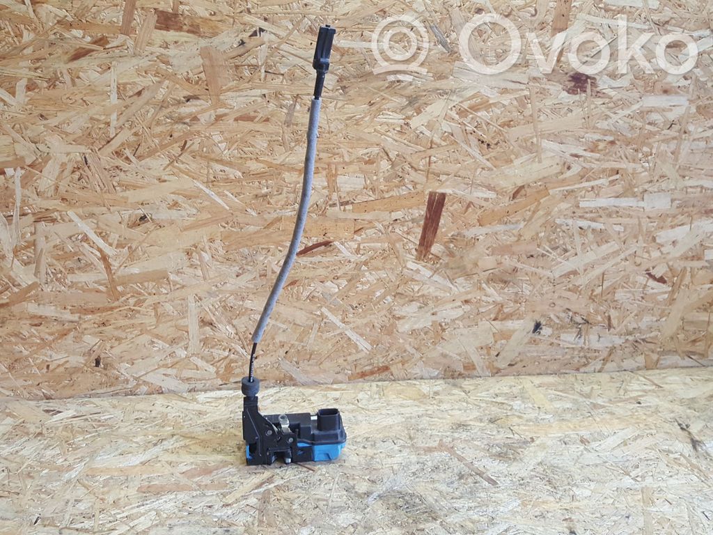 Volvo V70 Priekšpusē slēdzene 