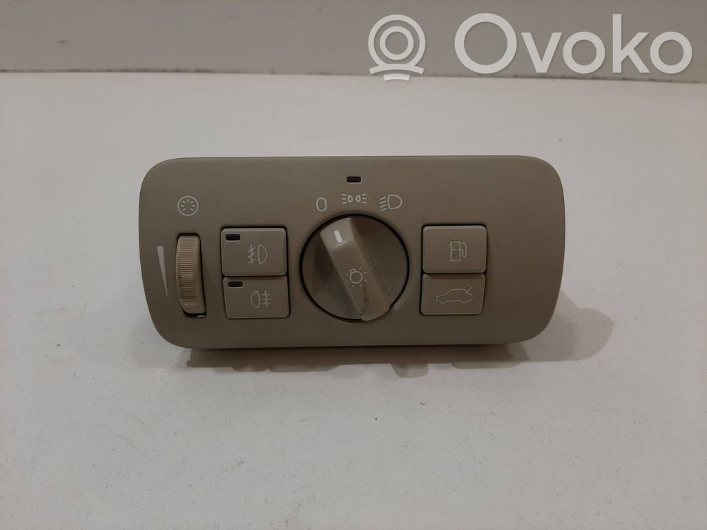 Light switch   30739422,04067323
