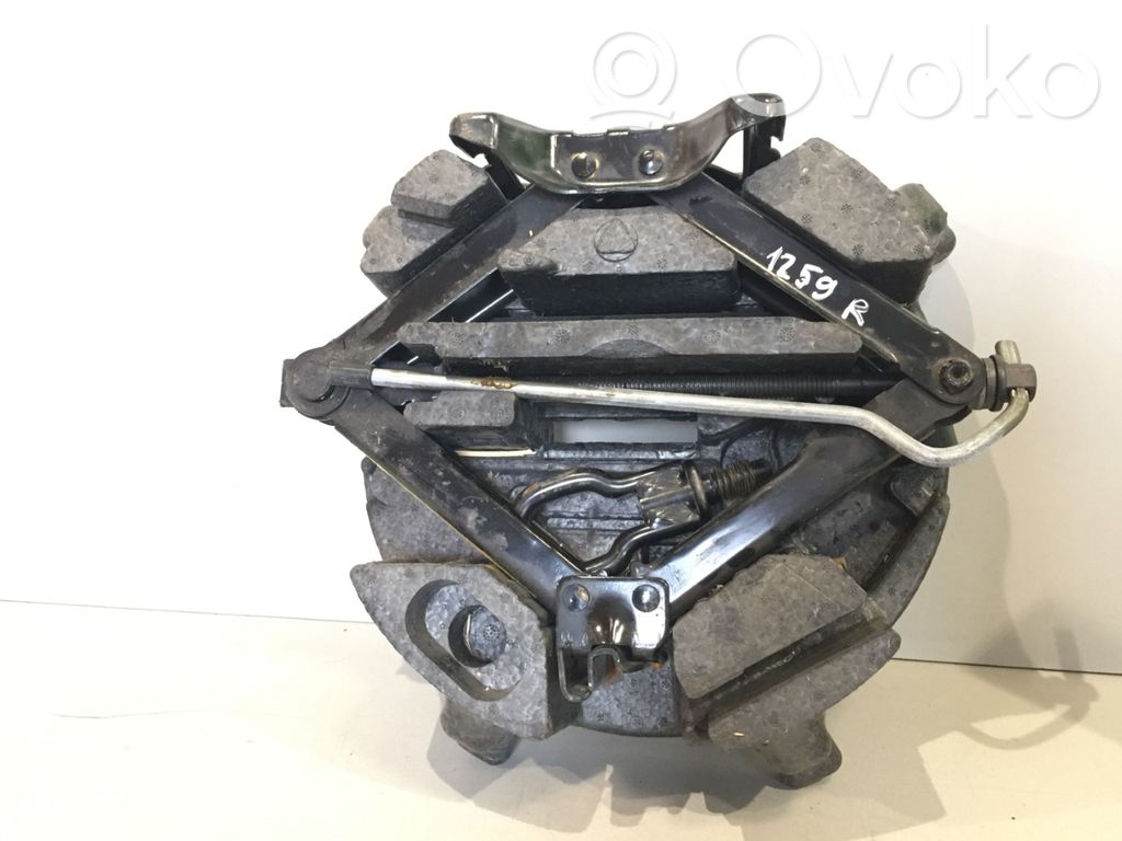 Tool set   6M5117009BB,6M5117080AB,93BB17032AB