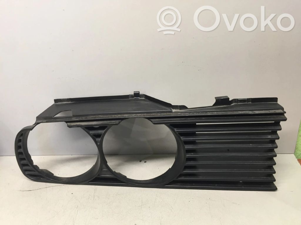 BMW 3 E30 Listwa pod lampę przednią 