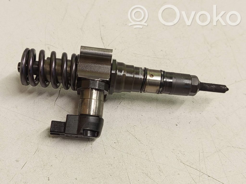 Volkswagen PASSAT B6 Inyector de combustible 