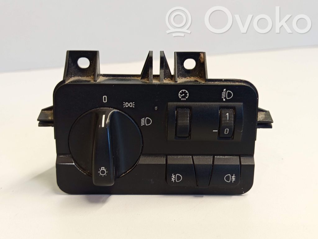 Light switch   8363641