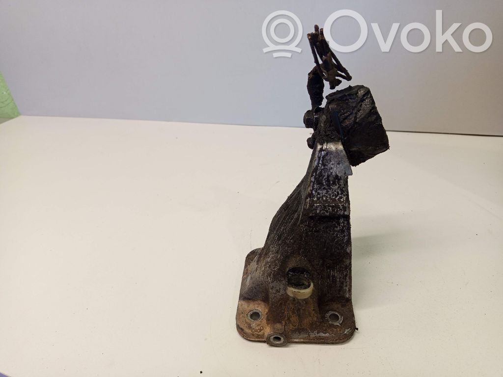 Engine mounting bracket   1135764