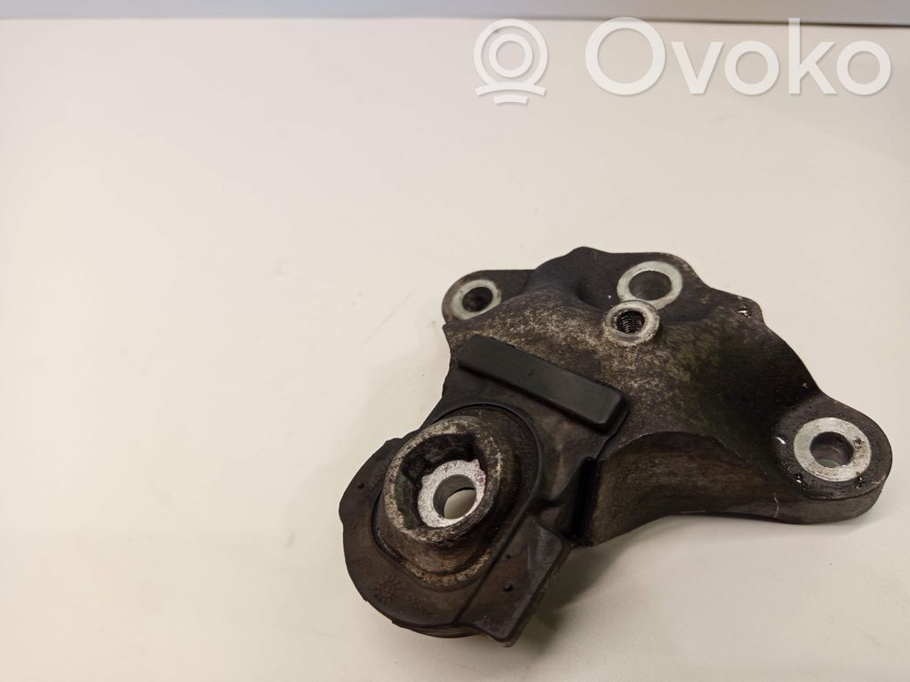 Volvo S60 Engine mounting bracket 