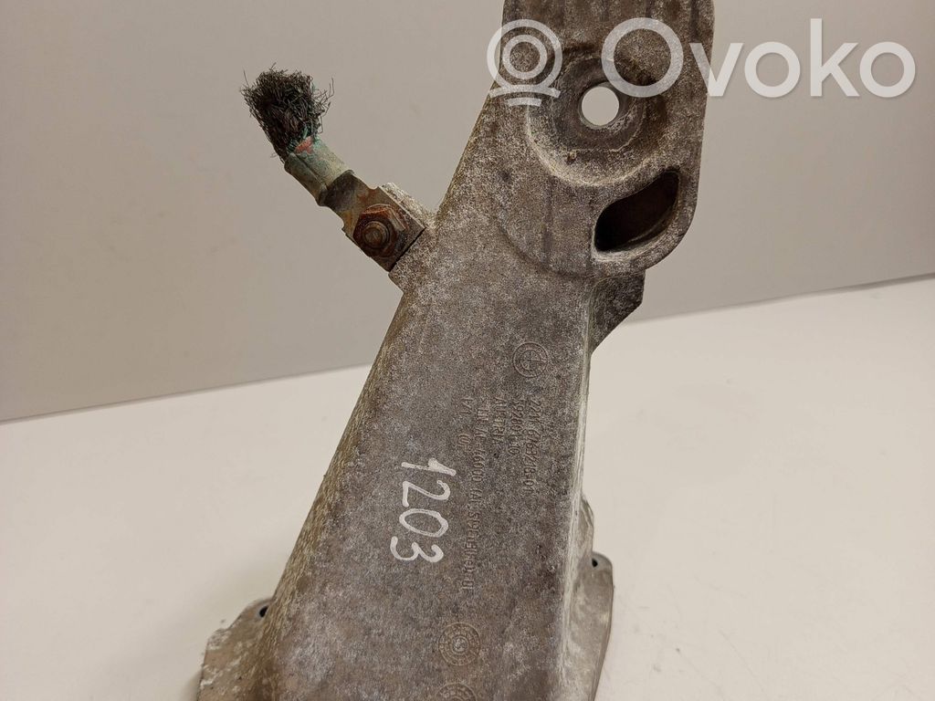 BMW 5 E60 E61 Engine mounting bracket 