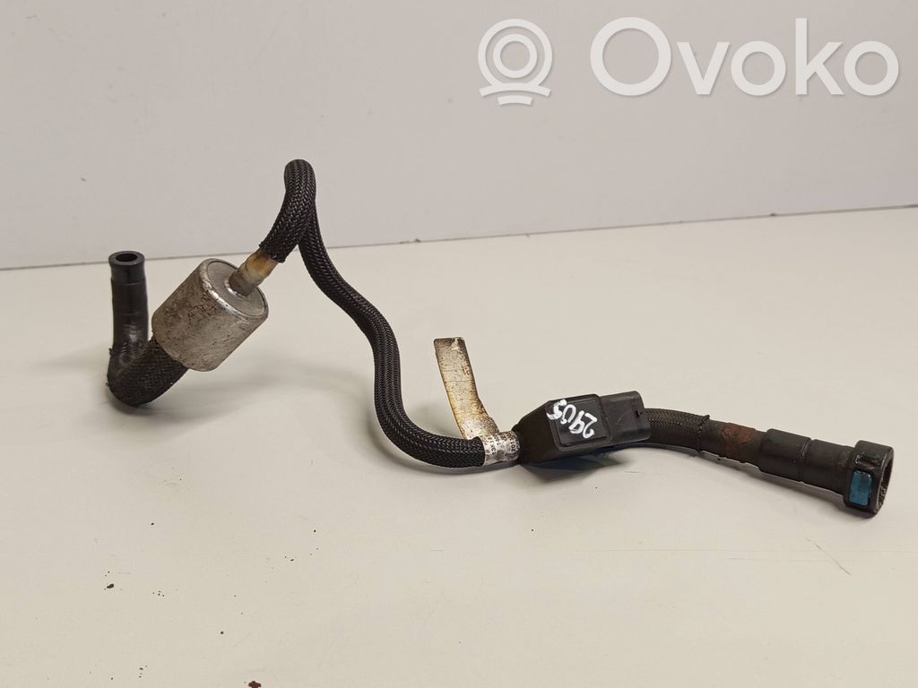 BMW 3 E90 E91 Fuel line pipe 
