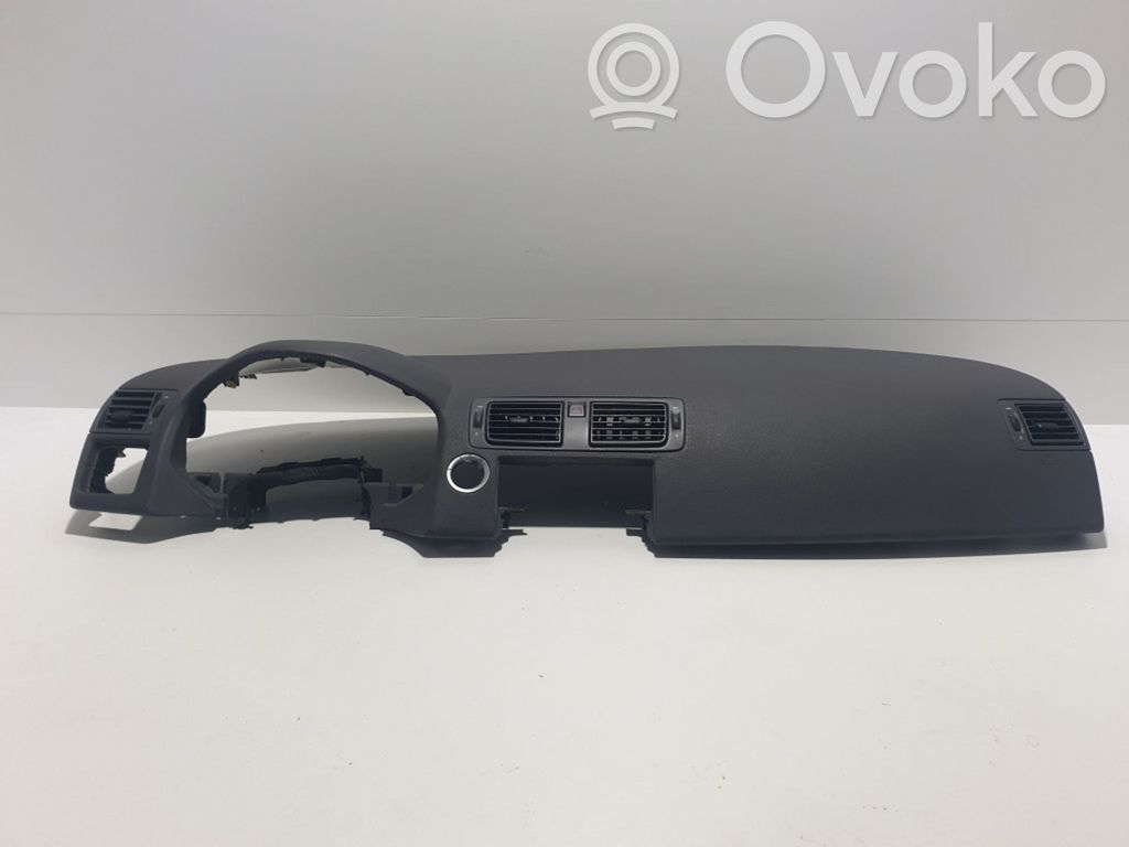 Volvo V50 Panelis 