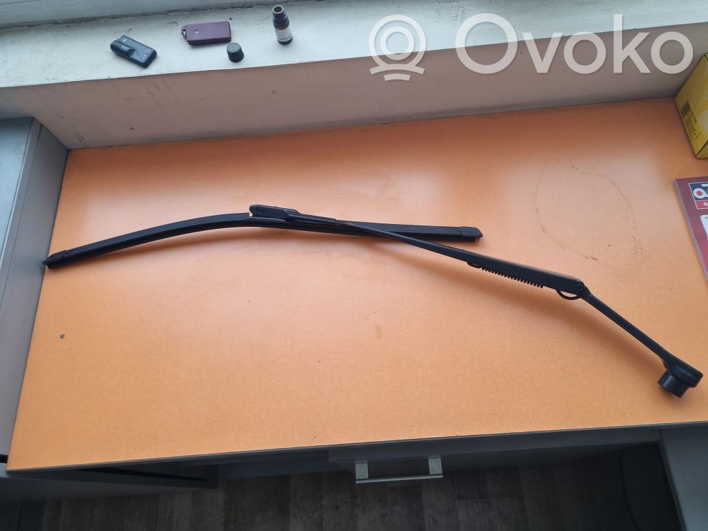 Subaru Forester SK Front wiper blade arm 