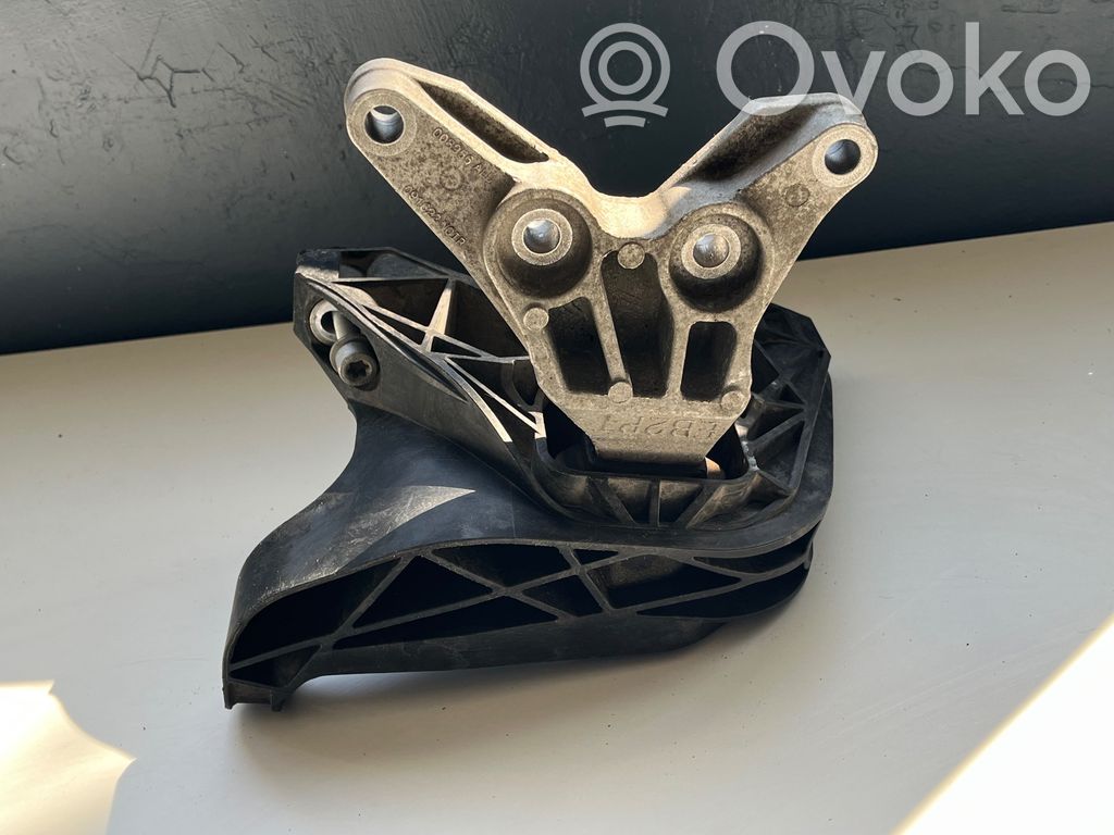 Opel Combo E Engine mount bracket 