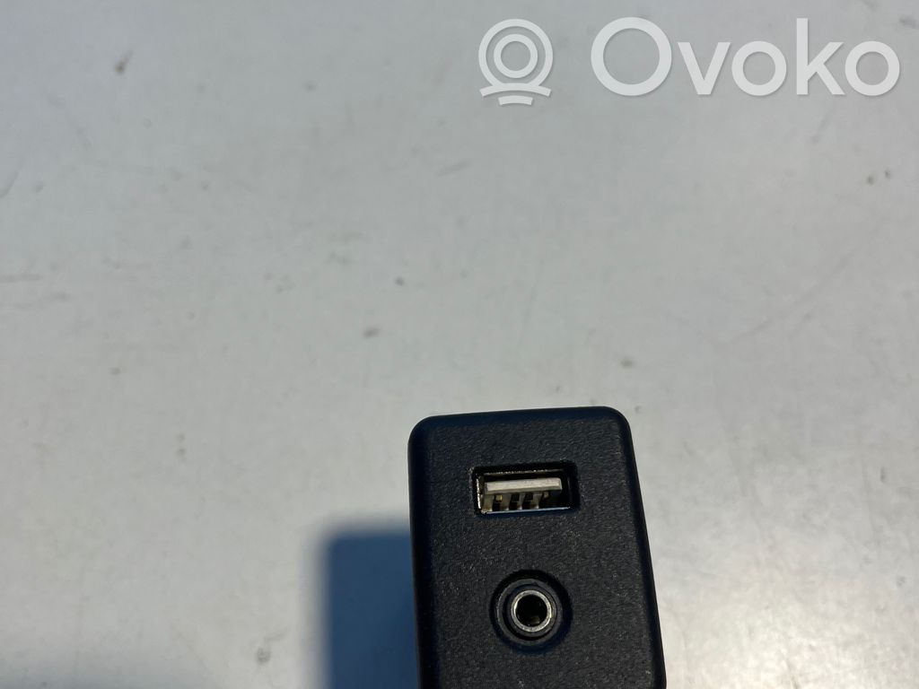 Opel Astra K Enchufe conector USB 