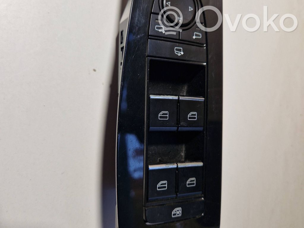 Mazda 3 Electric window control switch 