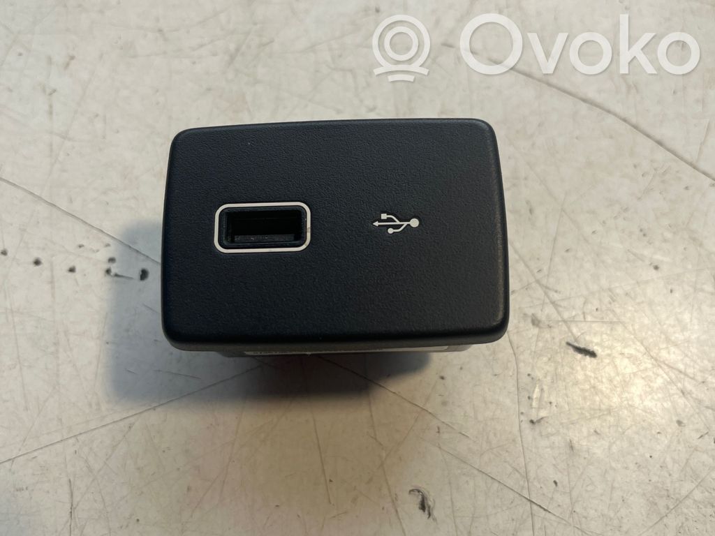 Gniazdo / Złącze USB   07357054130,752000000A0,00876