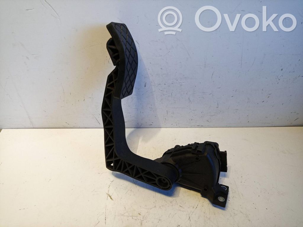 Accelerator throttle pedal   4E1723523