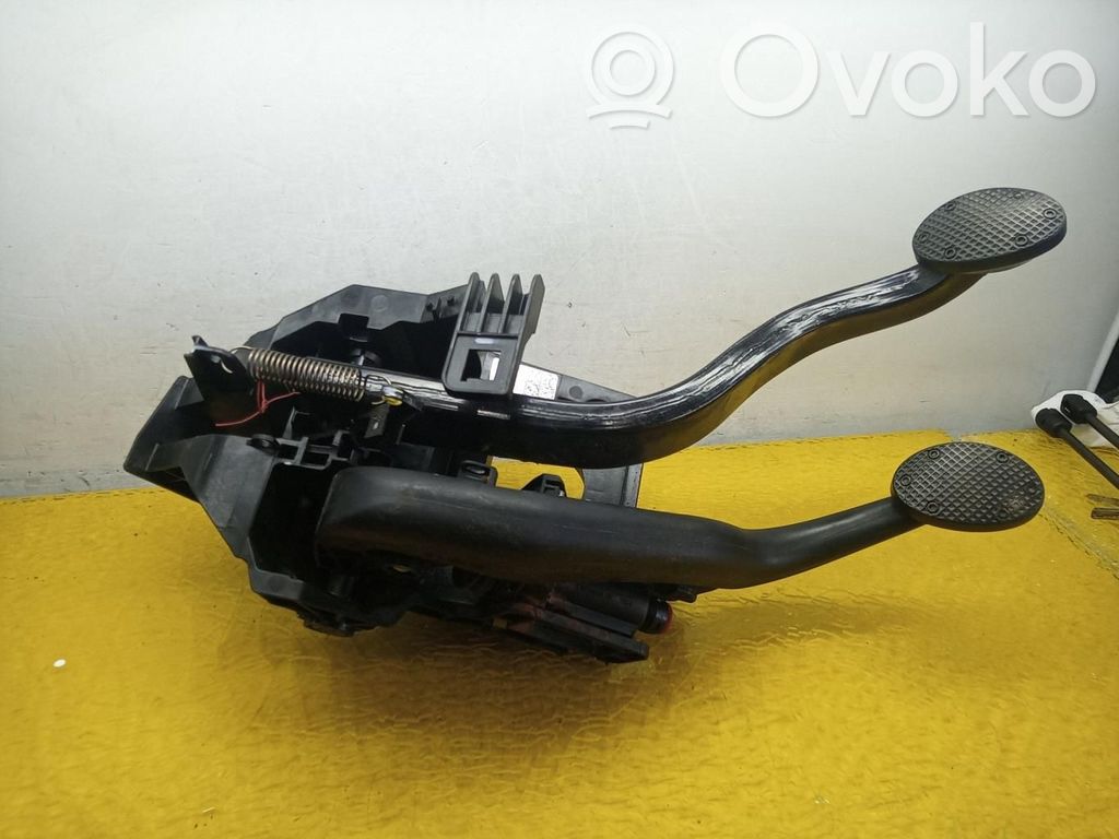Hand brake release handle   6860665