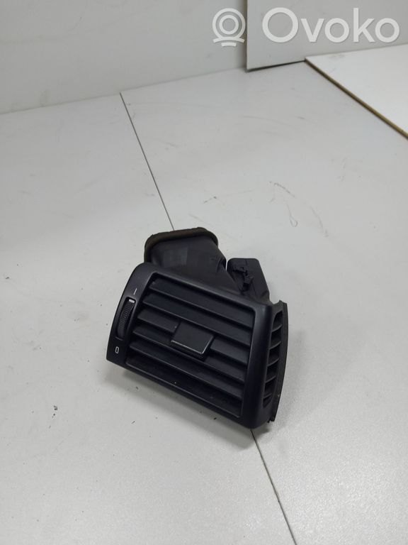 BMW 3 E46 Kojelaudan sivutuuletussuuttimen kehys 
