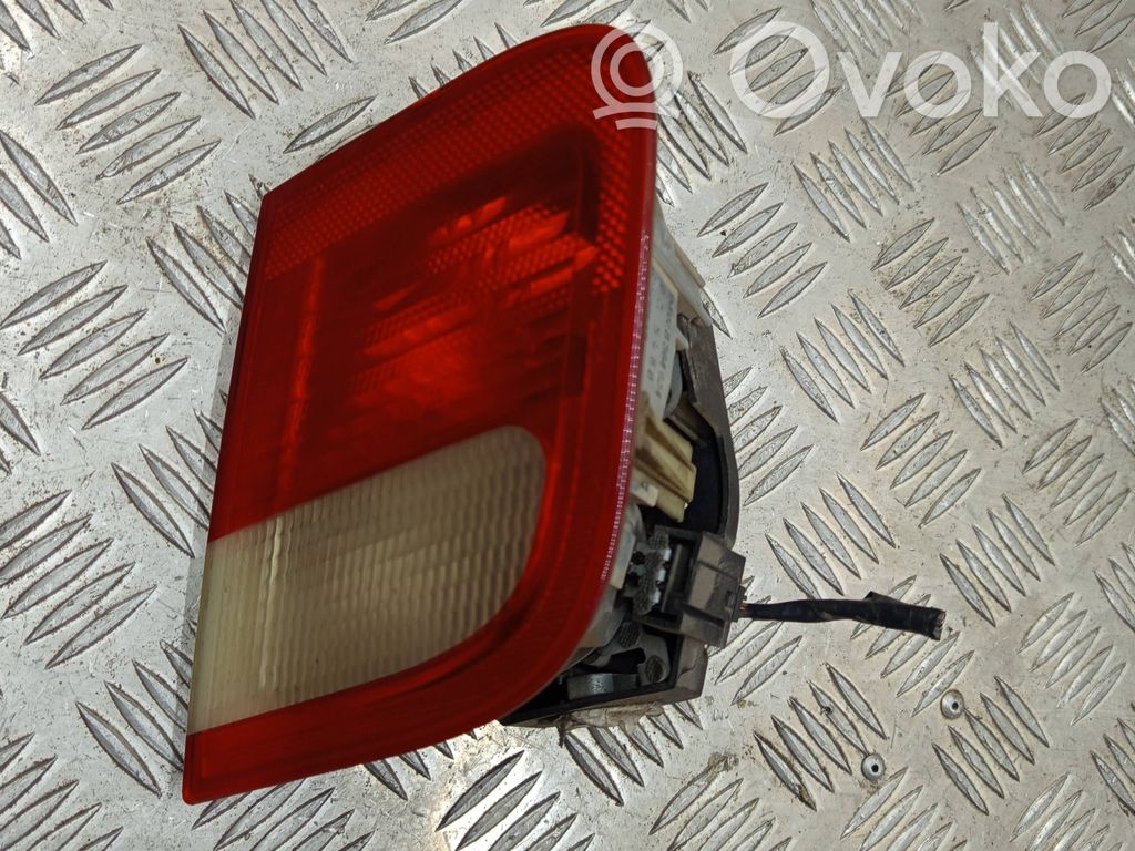 BMW 3 E46 Galinis žibintas dangtyje 
