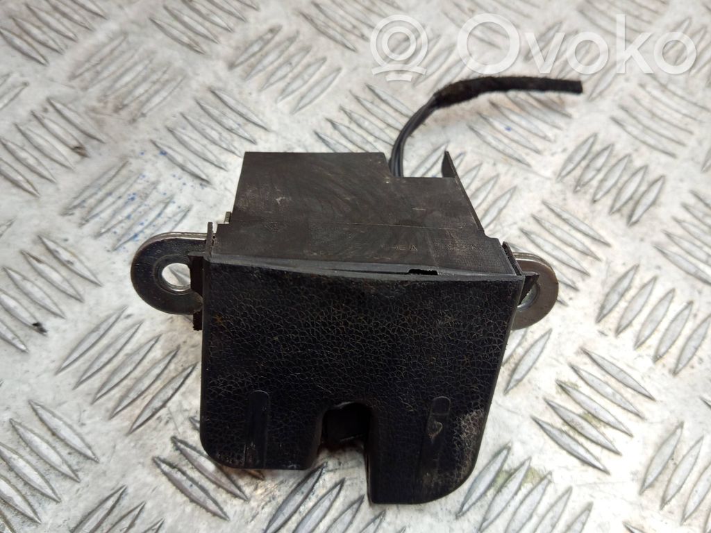 Volkswagen PASSAT B6 Tailgate/trunk/boot lock/catch/latch 