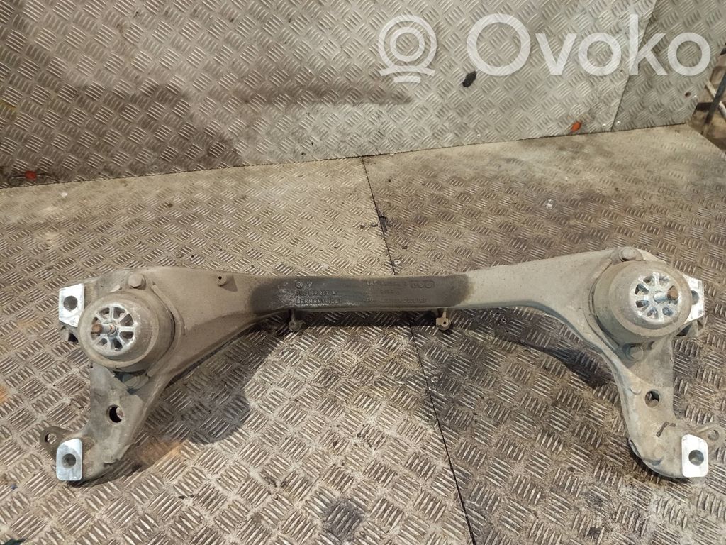 Volkswagen Touareg I Engine mounting bracket 