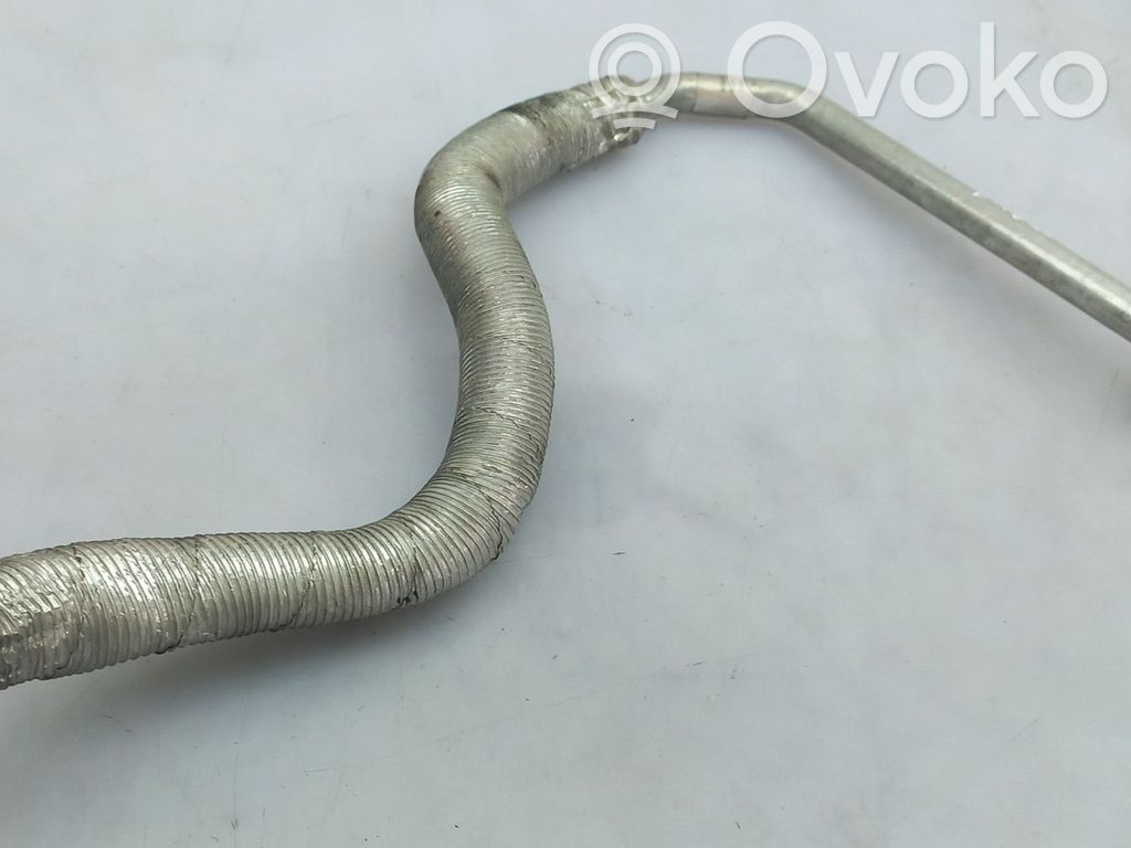 Ilmastointilaitteen putki (A/C)   6988881