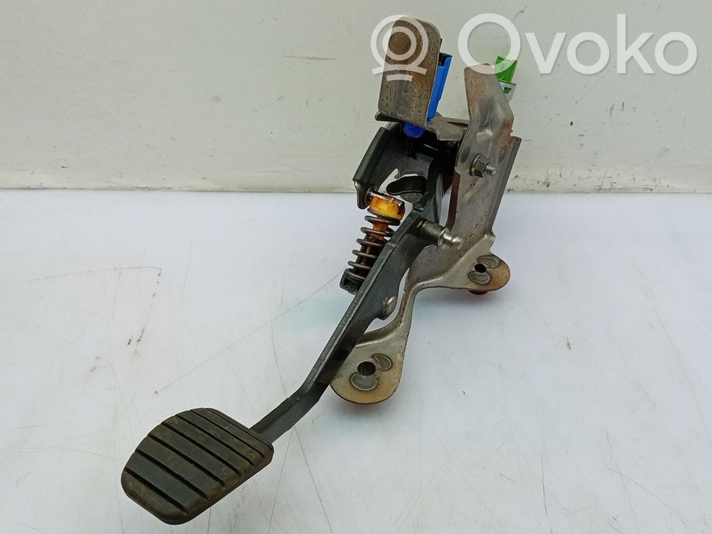 Brake pedal   01121630