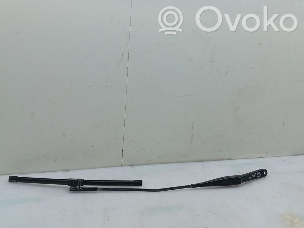 Front wiper blade arm   4M5117526