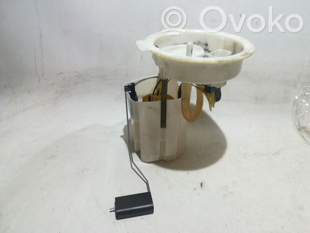BMW 2 F45 Bomba interna de combustible 
