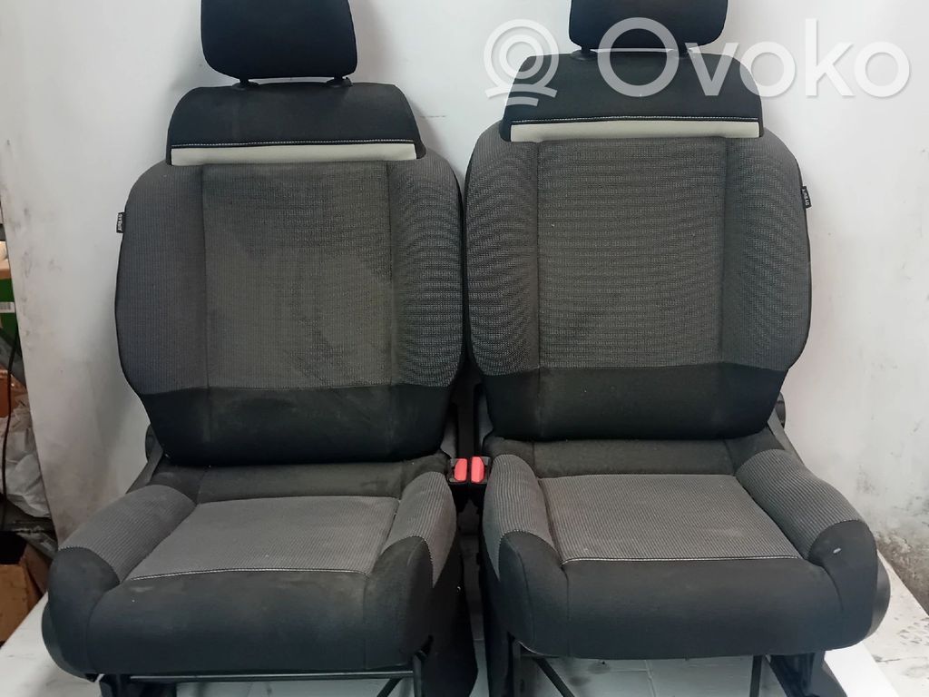 Citroen C3 Aircross Sitze komplett 