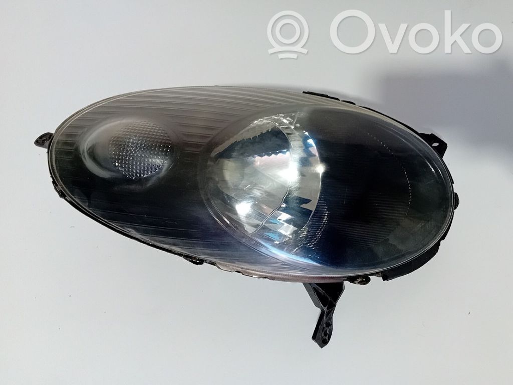 Nissan Micra Lampa przednia 