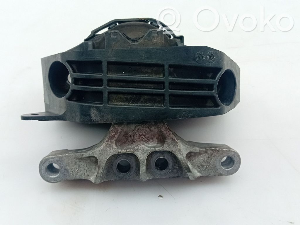 Engine mount bracket   CMP243427