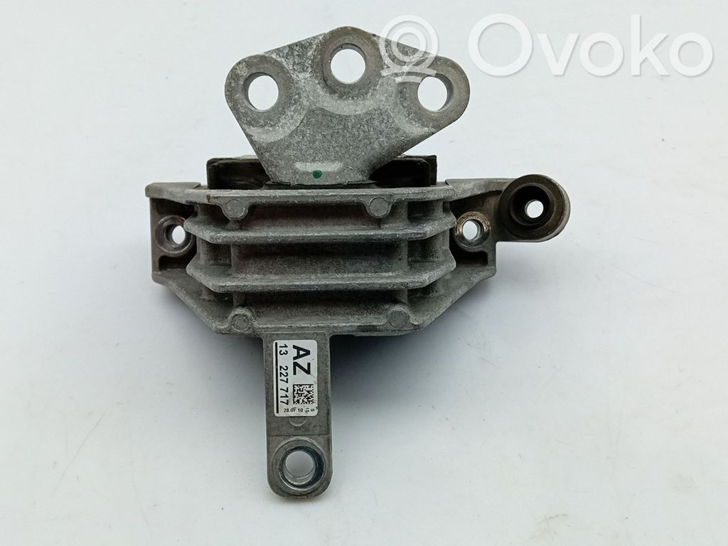 Opel Insignia A Engine mount bracket 