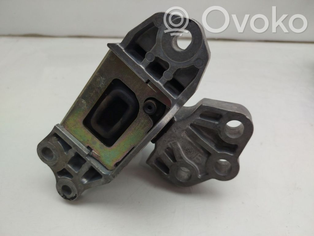 Engine mount bracket   00520176050
