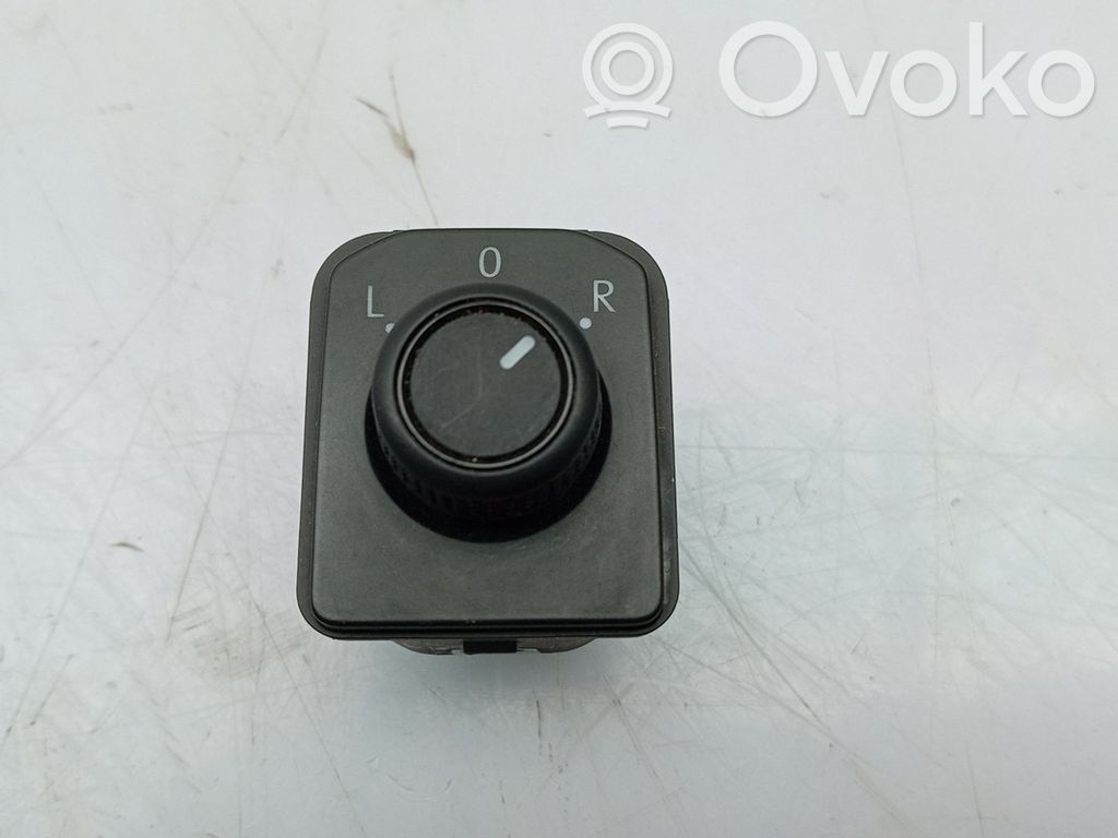 Audi A1 Wing mirror switch 