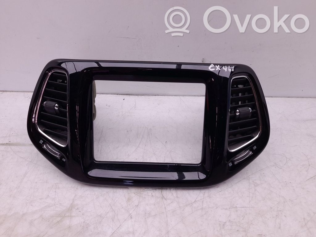 Jeep Compass Konsola środkowa / Radio / GPS 