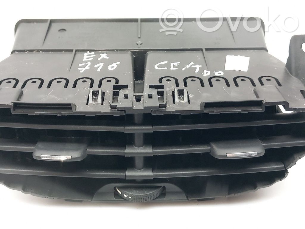 Peugeot 208 I Rejilla de ventilación central del panel 