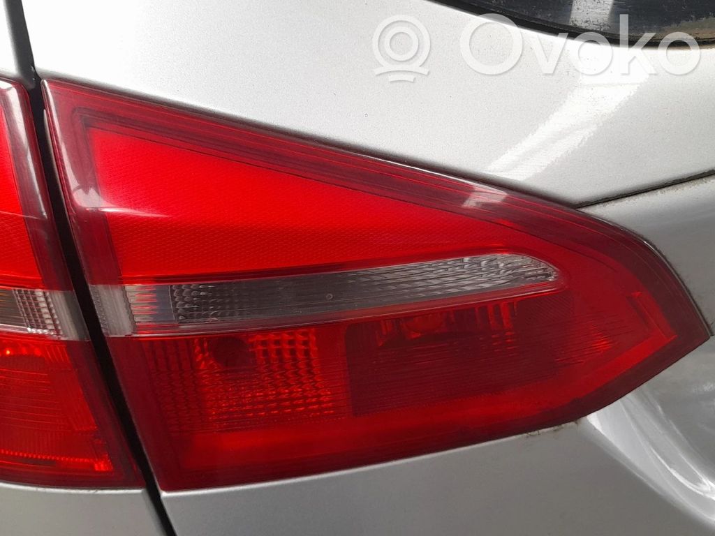 Tailgate rear/tail lights