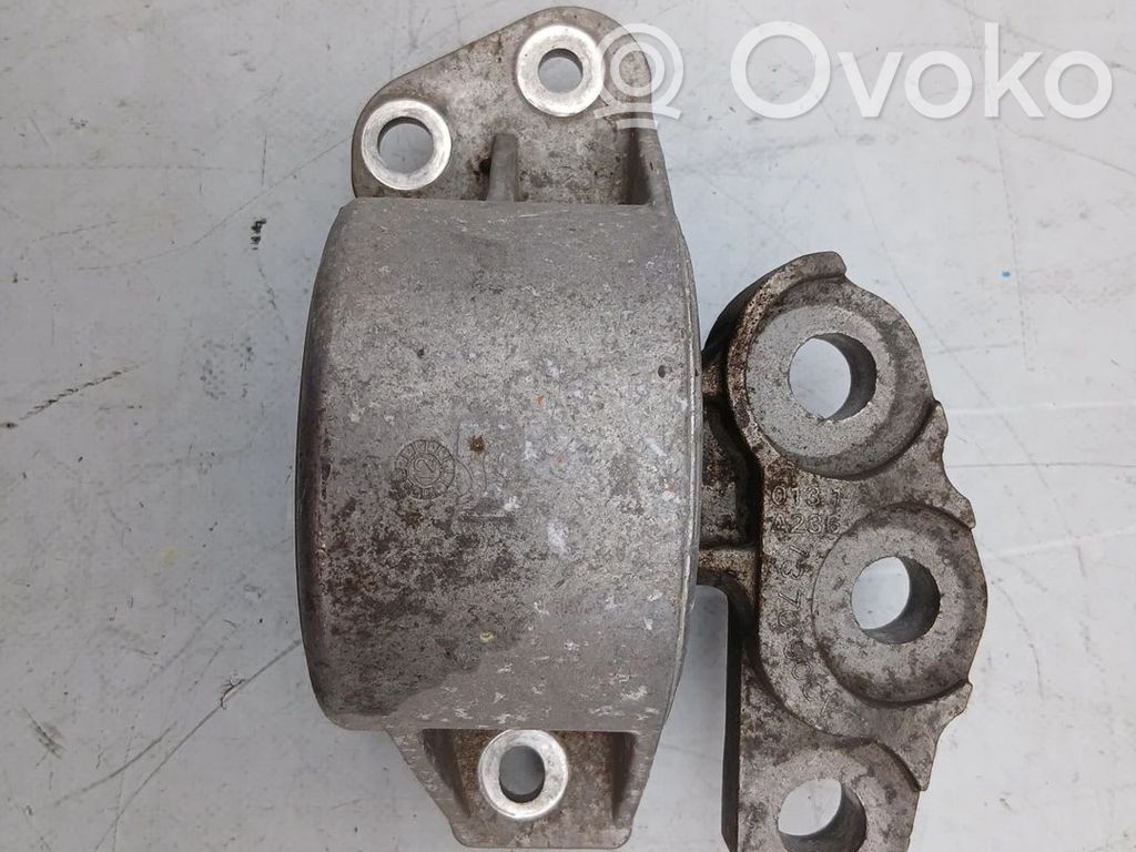Fiat 500L Engine mount bracket 