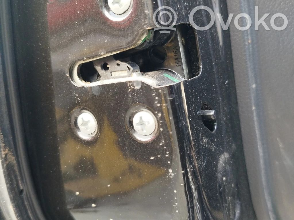 Nissan Qashqai Takaoven lukko 